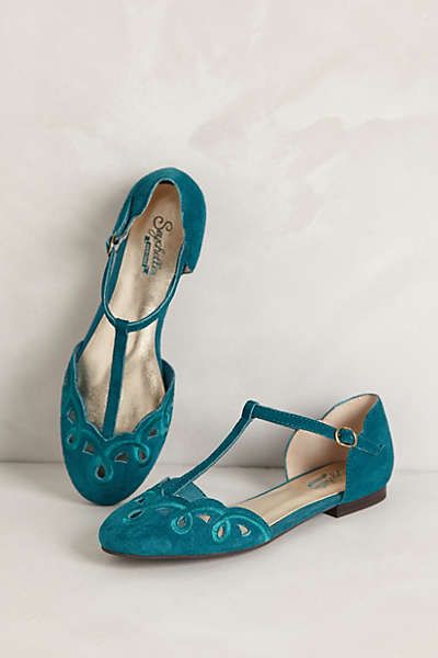 t-strapped scalloped teal flats. Classy touch to an outfit with a pop of color Turquoise Shoes, T Strap Flats, Boots And Sneakers, Pretty Shoes, T Strap, Shoe Style, Blue Shoes, Beautiful Shoes, Cute Shoes