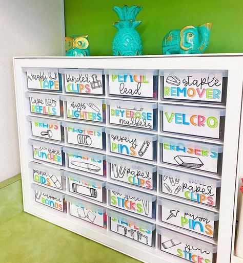 Classroom Toolbox Organizer, Teacher Toolbox Organizer, Fcs Teacher, Organization Teacher, Teaching Classroom Decor, Middle School Essentials, Teachers Toolbox, Teacher Toolbox, Teacher Tips