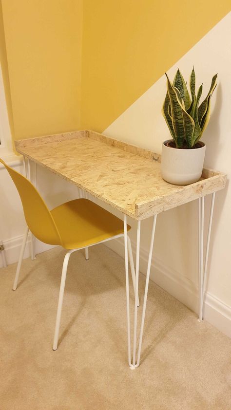 Osb Furniture Diy, Osb Desk, Osb Furniture, Osb Wood, Wood Reception Desk, Diy Dining Room Table, Plywood Projects, Upcycled Furniture Diy, Diy Dining Room