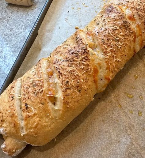 Cheeseburger Stromboli, Easy Stromboli, Stromboli Recipe Easy, Homemade Stromboli, Stromboli Recipe, Pasta Meals, Local Pizza, Italian Deli, Deli Sandwiches