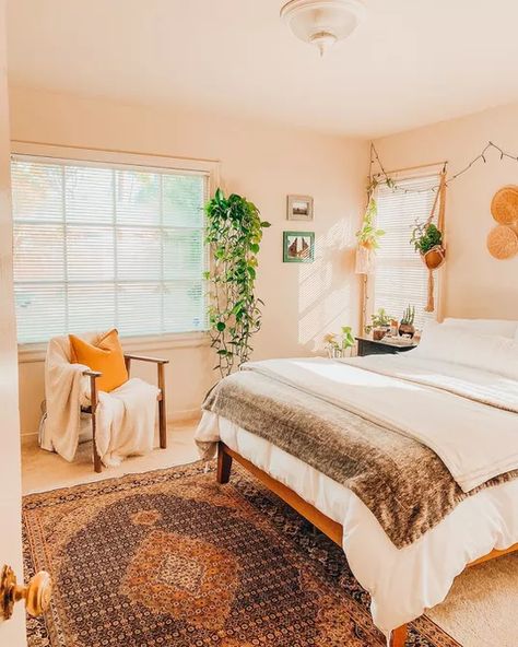 Bedroom Color Combos, Peach Bedroom, Guest Room Colors, Beautiful Bedroom Colors, Stylish Home Office, Best Bedroom Colors, Peach Walls, Orange Bedroom, Western Bedroom