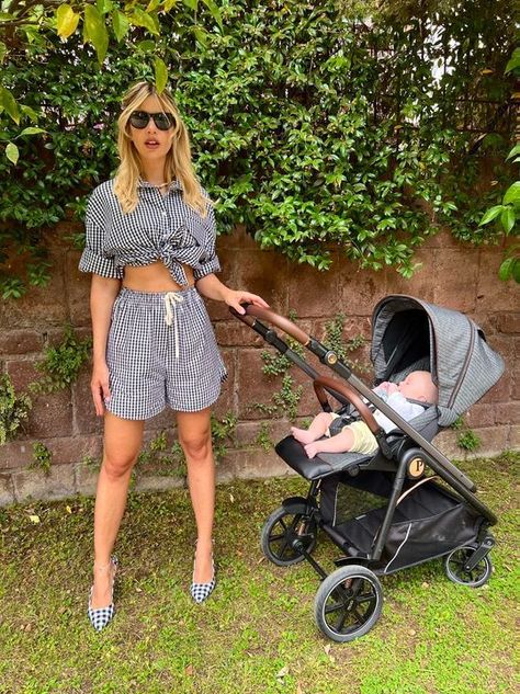 Mood of the day: stylish and high heel shoes 👠 Discover Peg-Perego Veloce at Discount Pram Centre and get a free 4D scan if you place an order! 📸: @cliziaincorvaia Best Baby Prams, Cross Hands, Peg Perego, Retail Park, Mood Of The Day, Baby Prams, South Wales, Heel Shoes, High Heel Shoes