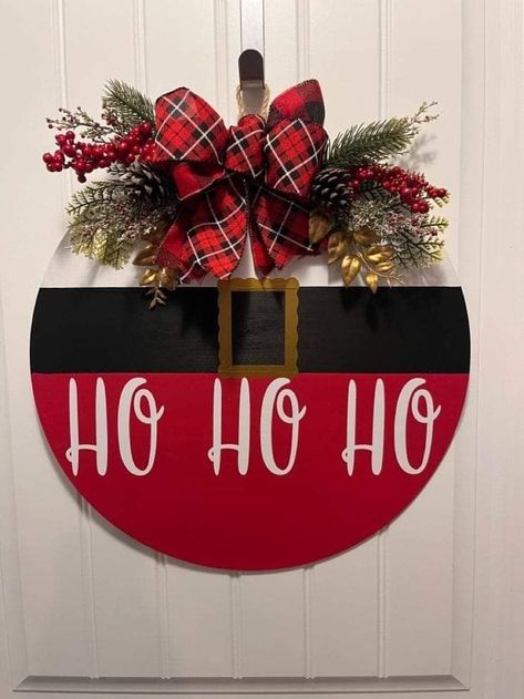 Wood Door Ornament, Ho Ho Ho Door Hanger, Christmas Wood Wreaths, Wood Christmas Wreath, Christmas Door Signs Diy, Classroom Christmas Door Decorations, Door Bows Christmas, Christmas Door Signs, Green And Gold Christmas