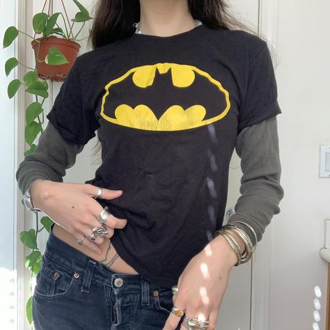 Batman Shirt Outfit Aesthetic, Batman Outfits For Women, Batman Shirt Outfit, Kiss Clothes, Slay Outfits, Batman Shirt, Old Outfits, Just Style, Fashion Inspiration Design