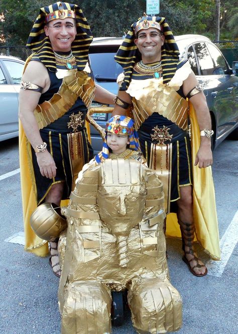 Gay family Egyptian costume Halloween sphinx stroller pharaoh Egyptian Halloween Costume, Egyptian Halloween, Cardboard Costume, Fantastic Fox, Prince Costume, Prince Of Egypt, Diy Costumes Kids, Halloween Costume Contest, Halloween 2015