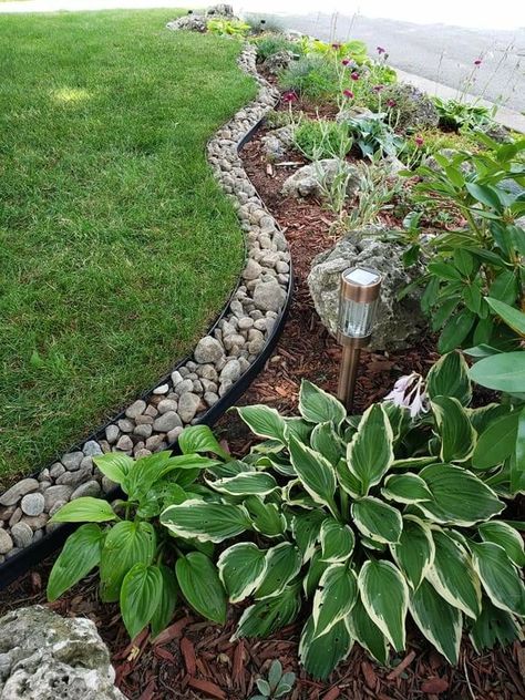 Porch Gardening, Hydrangea Aesthetic, Hillside Pool, Small Yards, Small Front Yard Landscaping, Backyard Garden Landscape, Front Yard Garden Design, Room Cozy, Inground Pool