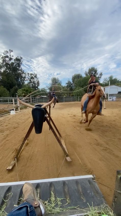 Team Roping Aesthetic, Breakaway Roping Aesthetic, Roping Pictures, Roping Aesthetic, Country Snaps, Roping Horses, Rodeo Roping, High School Rodeo, Breakaway Roping