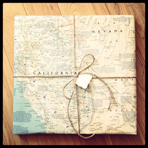 Map paper and string. Nicely done. Sailor Christmas, Simple Wrapping, Diy Map, Creative Wrapping, Map Crafts, Map Paper, Packing Paper, Gift Wrapping Inspiration, Diy Wrap