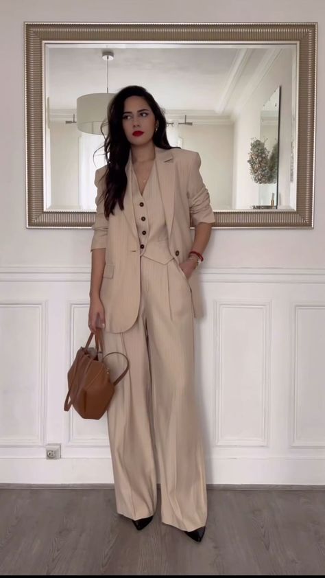 Evening Suits For Women, Female Office Outfits, Woman Suit Fashion Classy, Old Money Fashion, Female Office, Work Outfit Office, Money Fashion, Woman Suit Fashion, Classy Work Outfits