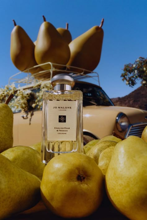 Our favourite fruity cologne is created using a 100% natural pear fruit extract, containing the equivalent of one pear in every bottle. Freesia Perfume, Amaretto Cookies, English Pear And Freesia, Fruit Wraps, Pear And Freesia, Travel Candles, Fragrance Set, Body Powder, Jo Malone London