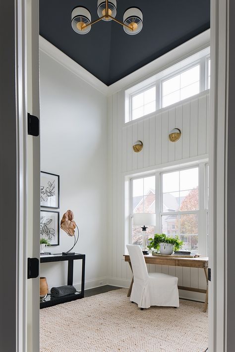 Interior Design Ideas: Grey Shingle Home - Home Bunch Interior Design Ideas Entryway Paint, Ceiling Paint Colors, Ceiling Paint, Dark Ceiling, Dark Paint Colors, Grey Interior Design, Painting Stuff, Colored Ceiling, Black Ceiling