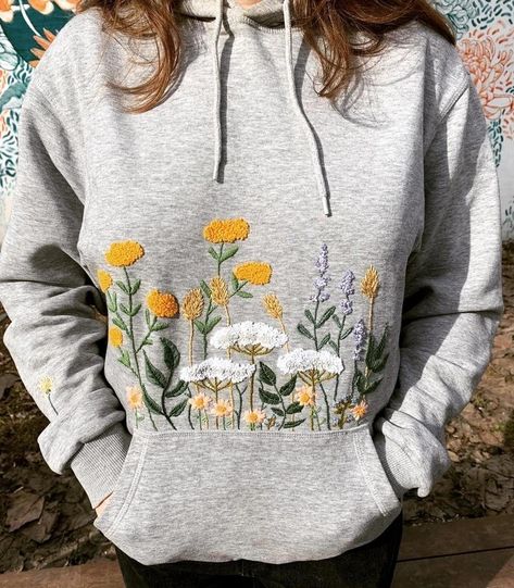 Embroidery Hoodie Ideas, Embroidered Hoodie Diy, Hoodie Embroidery Ideas, Hoodie Embroidery, Light Grey Hoodie, Clothes Embroidery, Embroidery Clothing, Hoodie Diy, Embroidery Tshirt