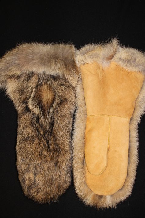 New Mitts are Up !! Mens Moose Hide and Bush Wolf Fur Gauntlet By Iroqrafts… Fur Mittens Pattern, Tanning Hides, Fur Mittens, Fur Mitten, Fur Trade, Fur Gloves, My Bday, Animal Hide, Fur Accessories