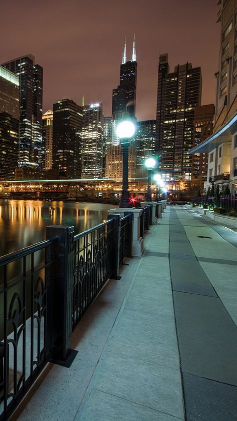 Chicago Wolves, Night Landscape Photography, Chicago Aesthetic, Chicago At Night, Illinois Chicago, Hd Pic, Chicago Travel, Chicago Photography, Night Landscape