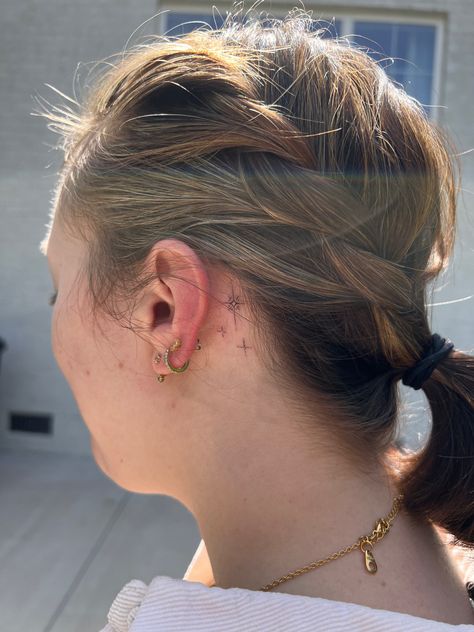 Compass Tattoo Behind Ear, Behind Ear Star Tattoo, Behind The Ear Star Tattoo, Star Behind Ear Tattoo, Ear Star Tattoo, Dainty Behind The Ear Tattoo, Stars Behind Ear Tattoo, Star Tattoo Behind Ear, Tattoo Oreille