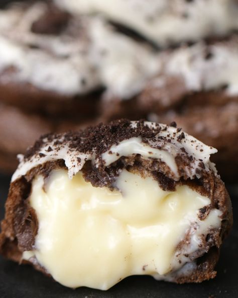 Oreo Cream Puffs - 25 Oreos  2 egg yolks  2 cups half & half  ¼ cup granulated sugar  ¼ cup cornstarch  1 cup water  8 tablespoons butter  ½ cup flour  4 eggs Puff Recipes, Cream Puff Recipe, Oreo Cream, Puff Recipe, Delectable Desserts, Cream Puff, Chocolate Sandwich Cookies, Oreo Cookie, Chocolate Dessert