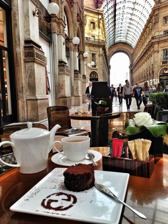 Restaurants In Milan, Milan Restaurants, Duomo Milano, Italy Travel Outfit, Italy Trip Planning, Milan Travel, Italy Vibes, Italy Coffee, Galleria Vittorio Emanuele Ii