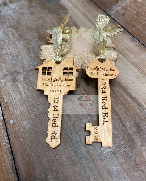 Home Sweet Home
New Home
Ornaments Key Ornament, Engraved Christmas Ornaments, Glowforge Ideas, Paw Print Ornament, New Home Ornament, Engraving Ideas, Homeowner Gift, Real Estate Gifts, Laser Cut Wood Crafts