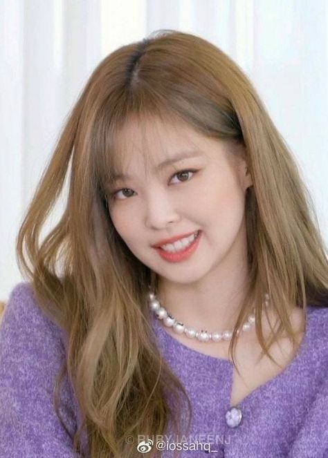 Blackpink Jennie Hair Color, Kim Jennie Hairstyles, Rose Blackpink Hair, Jennie Bangs, Blackpink Hair, Jennie Hair, Rose Hair Color, Jennie Style, Kim Hair