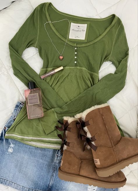 Uggs Coquette, Wicked Premiere, Elena Gilbert Outfit, Abercrombie Babydoll, 2000s Abercrombie, Green Mini Skirt, Aesthetic Y2k, Elena Gilbert, Outfit Aesthetic