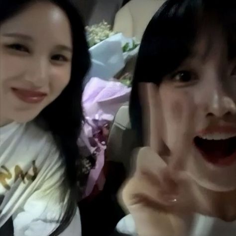 Mina And Momo Twice, Mina And Momo, Comfort Place, Twice Mina, Icons Iq, Momo Twice, Hirai Momo, I Love You Forever, Reasons To Live