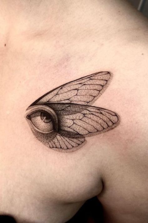 Butterfly Eye Tattoo Wings, Small Surreal Tattoo, Surealisme Tattoo, Back Eye Tattoo, Eyes Butterfly Tattoo, Eye Moth Tattoo, Butterfly Eyes Tattoo, Eye Butterfly Tattoo, Surreal Art Tattoo