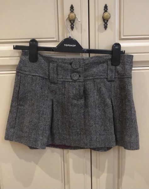 Grey Pleated Mini Skirt, Crochet Skirt, Wool Skirt, Skirt Outfit, Pleated Mini Skirt, Dream Clothes, Fashion Killa, Dressed Down, Skirt Outfits