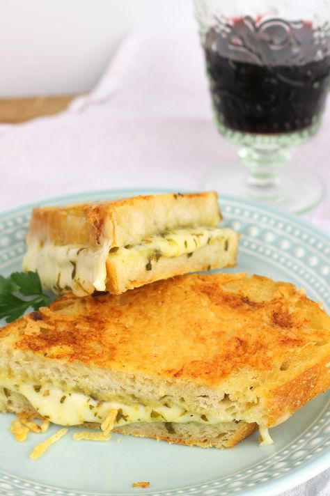 Savory Italian grilled cheese sandwich with a crispy Parmesan frico crust. Italian Grilled Cheese, Sandwich Wraps Recipes, Grilled Cheese Sandwiches, Grilled Cheese Recipes, Italian Cheese, Simple Sandwiches, Grilled Sandwich, Sandwiches For Lunch, Cheesy Recipes