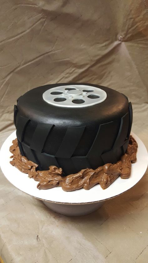 Tire Cake No Fondant, Tyre Cake, Car Cakes For Men, Spy Racers, Tire Cake, Doughnut Cake, Fondant Tutorial, Yummy Dessert, Car Cake