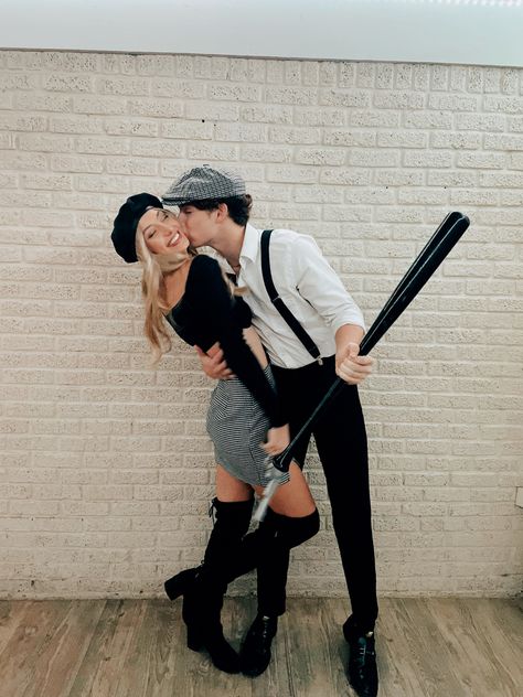 Boyfriend And Gf Halloween Costumes, Bonnie Ans Clyde Halloween Costumes, Cute Couple Outfits For Halloween, High School Couple Costume, Cute Easy Couples Costumes, Couples Halloween Costume Iconic, Halloween Couple Costumes Simple, Duo Halloween Costumes Male And Female, Couple Halloween Costumes Adult