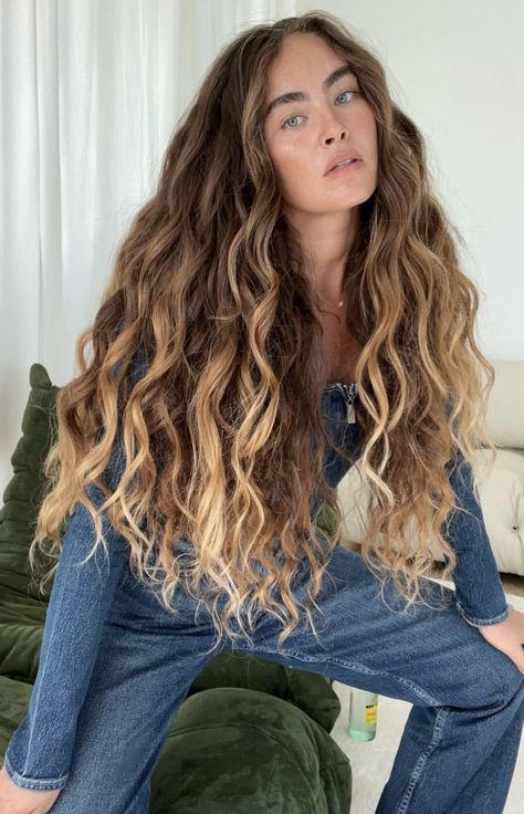 Boho Hair Color, Beachy Curly Hair, Ombré Curly Hair, Balayage Wavy Hair, Brown Curls, Colored Curly Hair, Beautiful Curly Hair, Cut Her Hair, Brown Blonde Hair