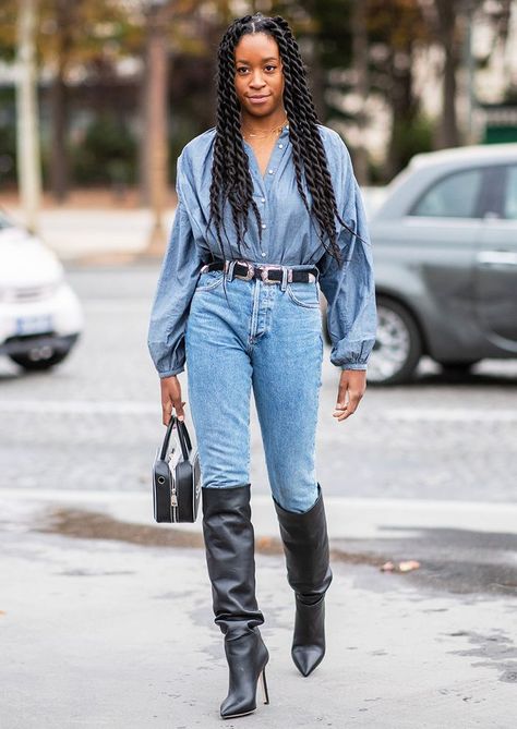 These Fashion-Girl Boots Are Still a Thing; Here Are 7 Outfits to Prove It Kemeja Denim, Denim Outfits, Stylish Winter Outfits, Trending Boots, Jean Trends, Cold Weather Fashion, Denim Blouse, Denim Trends, Fashion Weeks