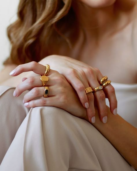 Jewelry Poses, Ring Photoshoot, Jewelry Content, Hand Jewelry Rings, Jewelry Shoot, Jewellery Shoot, Faberge Jewelry, Jewellery Photography Inspiration, Jewelry Product Shots