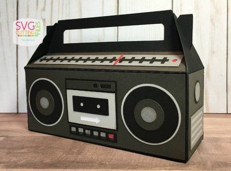 Diy Boom Box Prop, Diy Boom Box Cardboard, Boom Box Diy, Disco Party Costume, Diy Boombox, Circus Halloween Costumes, Printable Gift Bags, 80s Party Decorations, Cardboard Model