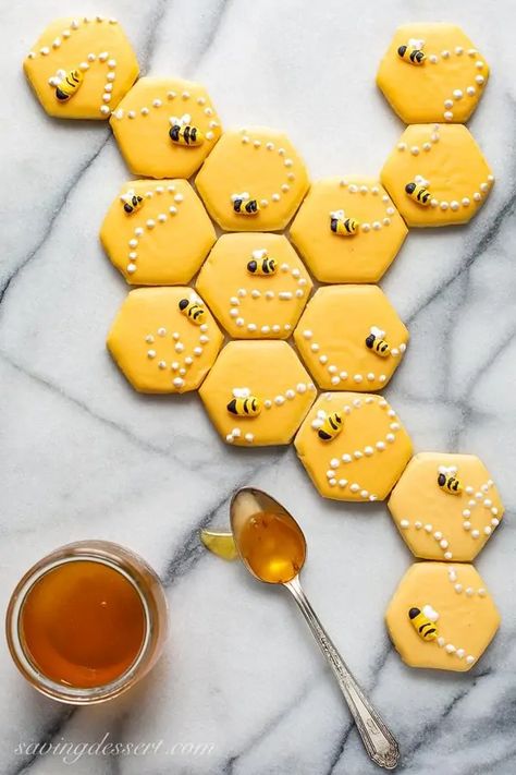 Bee Cookies, Honey Bee Baby Shower, Bee Birthday Party, Sugar Cookie Recipe, Sugar Cookie Designs, Bee Party, Cutout Sugar Cookies, Cute Baking, Bee Baby Shower