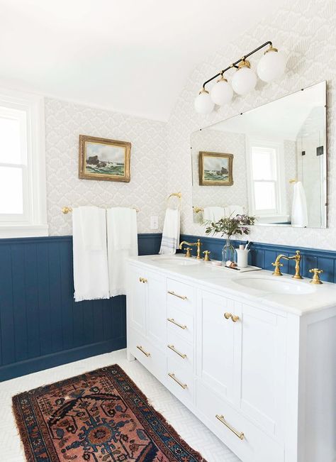 4 Bathroom Paint Colors Interior Designers Swear By via @MyDomaine Best Bathroom Paint Colors, Spa Bathroom Decor, Bathroom Decorations, Traditional Bathroom Vanity, Bad Inspiration, Bathroom Modern, Bathroom Paint Colors, Emily Henderson, Trendy Bathroom