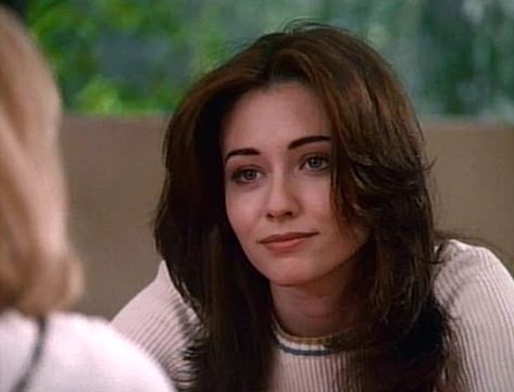 Brenda Walsh Hair, Mila Kunis Hair, Shannon Doherty, Brenda Walsh, Shannen Doherty, Short Brown Hair, Girl With Brown Hair, Smallville, Short Hair With Layers