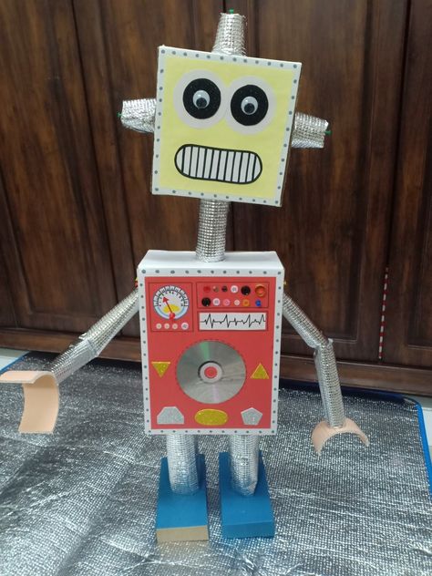 Handmade robot Robot Crafts, Handmade Robot, Christmas Robot, Robot Craft, Robot Hand, Halloween Express, Christmas Magic, Crafts Diy, Entrance