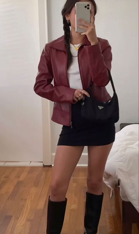 Cozy Concert Outfit, Red Outfit Elegant, Fox Theater Outfit, Miniskirt Outfits Denim, Chic Red Outfit, Night Out Europe Outfit, Going Out Simple Outfits, Hint Of Red Outfit, Rockstar Gf Fall Outfits