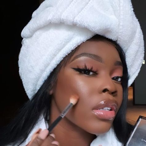 Bernicia Boateng, Becca Foundation, Celebrity Skin, Black Women Makeup, Glamorous Makeup, Creative Makeup Looks, Makeup For Black Women, Dark Skin Makeup, Face Products Skincare