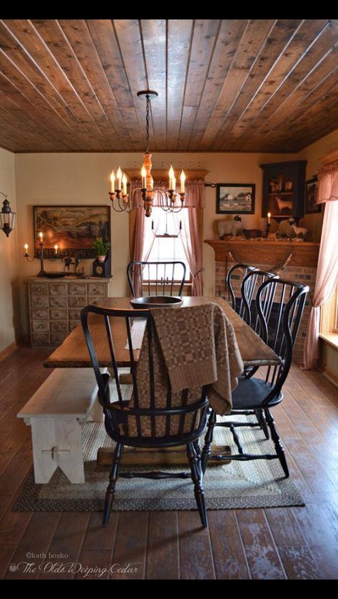 Love this dinning room! Colonial Dining Room, Primitive Dining Room, Primitive Dining Rooms, Primative Decor, Country Dining Rooms, Primitive Homes, Colonial Decor, Farmhouse Interior, Primitive Decorating Country