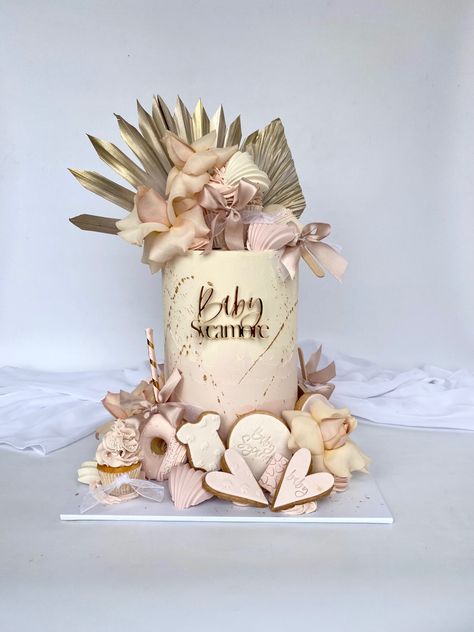 Pretty boho glam baby shower cake Boho Baby Shower Cake, Winter Baby Shower Cake, Butterfly Baby Shower Cake, Bohemian Cake, Shower 2023, Elephant Baby Shower Cake, Boho Cake, Baby Shower Cakes Girl, Chic Baby Shower