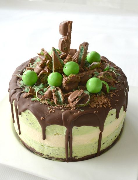 Easy Peppermint Choc Chip Ice Cream Cake Chocolate Ripple Biscuits, Easy Ice Cream Cake, Peppermint Ice Cream, Mint Chip Ice Cream, Ice Cream Cake Recipe, Mint Ice Cream, Easy Ice Cream, Cream Cakes, Food Snack