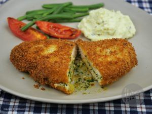 Chicken Ala Kiev, Cheese Fingers, Seasoned Butter, Chicken Kiev, Food Fusion, Food Video, Healthy Salad, Toddler Meals, Healthy Salads