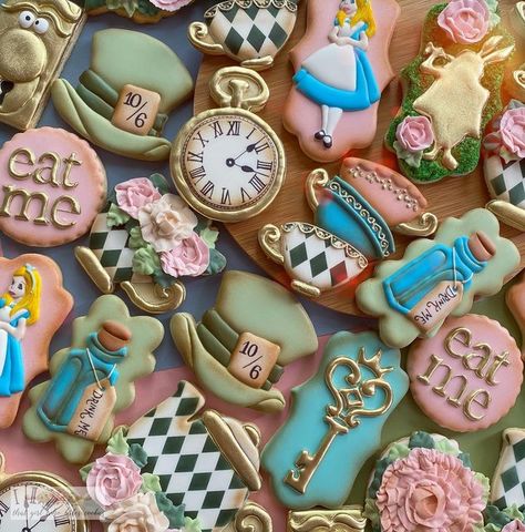 Alice In Wonderland Food, Wonderland Cookies, Alice In Wonderland Teapot, Halloween Sugar Cookies Decorated, Tea Party Cookies, Teapot Cookies, Vintage Alice In Wonderland, Alice In Wonderland Tea Party Birthday, Alice In Wonderland Book