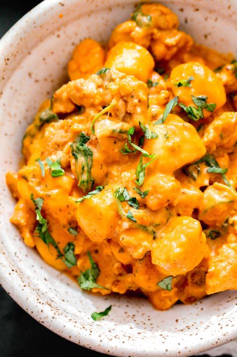 One Pan Creamy Chicken and Gnocchi Low Calorie Gnocchi Recipes, Gnocchi Chicken Recipes, Gnocchi Recipes Chicken, Chicken And Gnocchi Recipes, Chicken Gnocchi Recipes, Healthy Gnocchi Recipes, Curry Gnocchi, One Pan Creamy Chicken, Creamy Chicken And Gnocchi