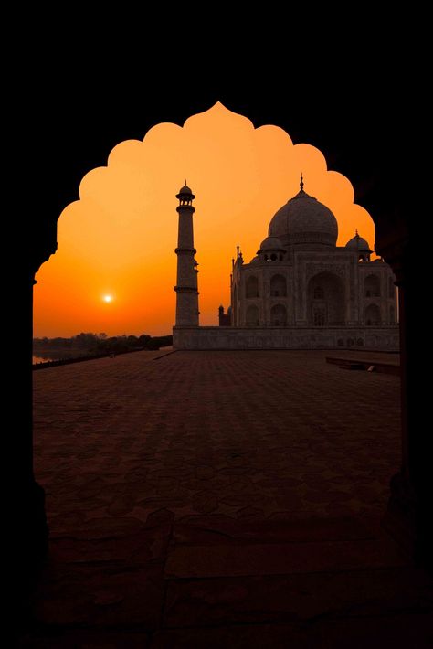 Sunrise at Taj Mahal, Purani Mandi, Agra, Uttar Pradesh_ India Uttar Pradesh Aesthetic, India Architecture, Red Fort, Royalty Aesthetic, Agra India, Urdu Shayari, Simple Background Images, Poetry Urdu, Romantic Poetry