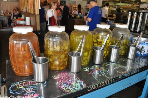 Pickle Bar Ideas, Pickle Bar, Work Food, Food Bars, Work Meals, Pop Up Event, Green Theme, Bars Recipes, Delicious Food