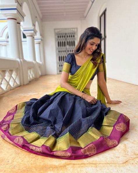 Green Half Saree, Langa Voni Half Saree, Tanya Ravichandran, Paper Rocket, Alternative Fashion Grunge, Silk Half Saree, Green Pleated Skirt, Half Saree Lehenga, Saree Poses