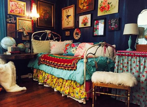 My daughter's Nanny McPhee-inspired bedroom. Vintage florals, bright colors and cozy fabrics! Nanny Mcphee Aesthetic, Nanny Mcphee House, Nanny Room, Childhood Bedroom, Maximalist Bedroom, Nanny Mcphee, Background Reference, Colorful Cottage, Future Bedroom